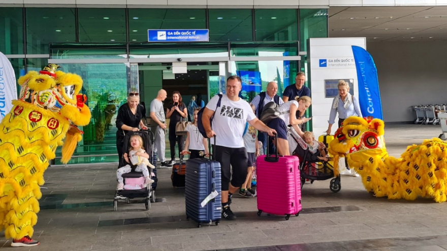 242 tourists arrive in Phu Quoc on direct flight from Poland